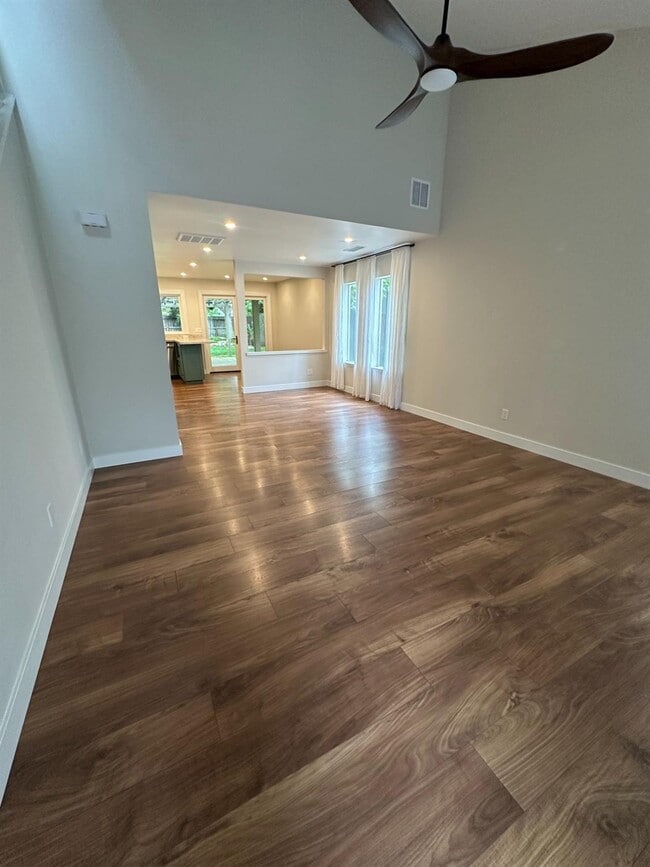 Photo - 813 E Mockingbird Ln