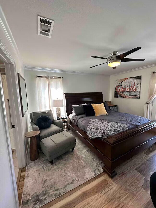 Photo - 2210 Christian St