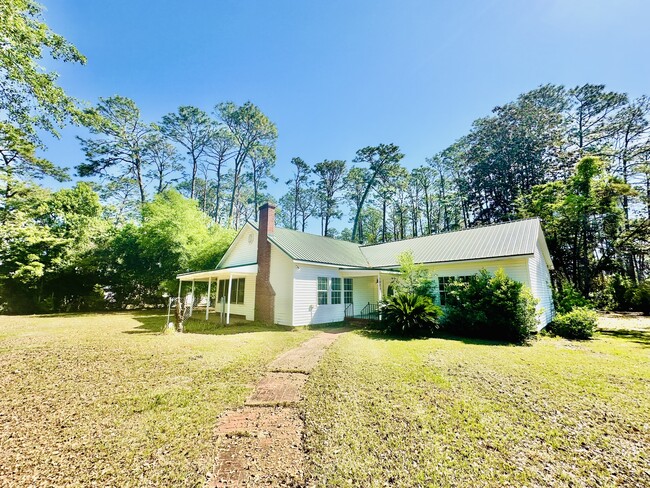 Building Photo - 1005 Seminole Trail