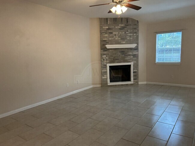 Photo - 4910 Parkwood Dr