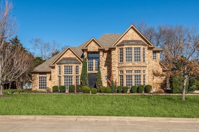 Photo - 529 Chippendale Dr