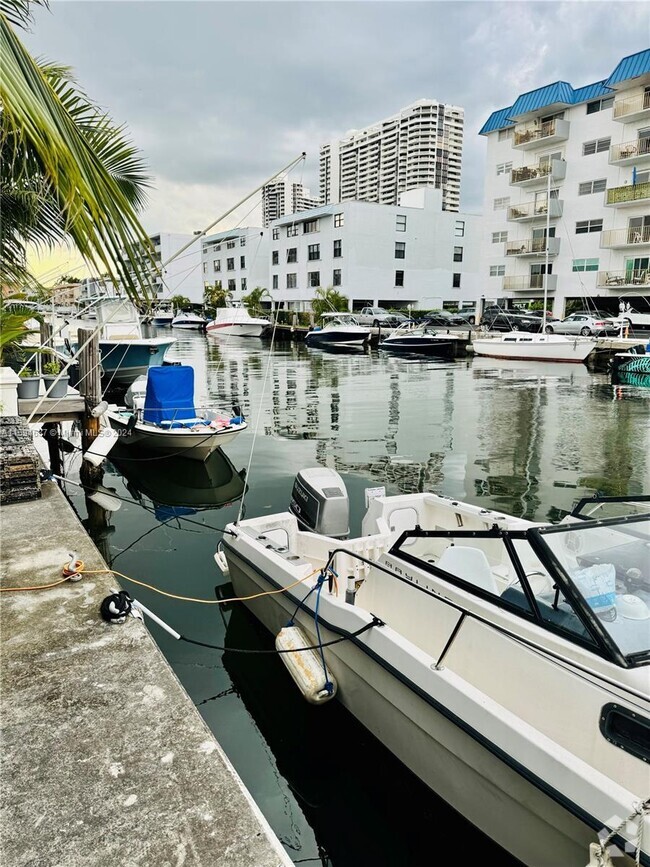 Building Photo - 2 bedroom in Sunny Isles Beach FL 33160 Rental