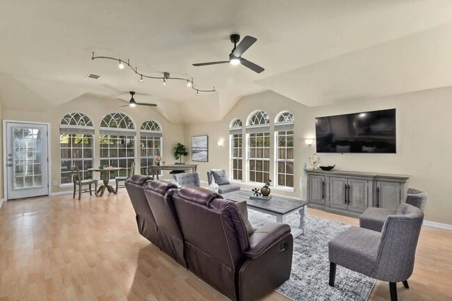 12733 Machete Trail