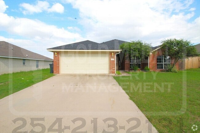 Building Photo - Beautiful 3-bed, 2-bath home now available...