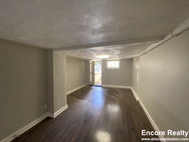 200 Banks St Unidad B