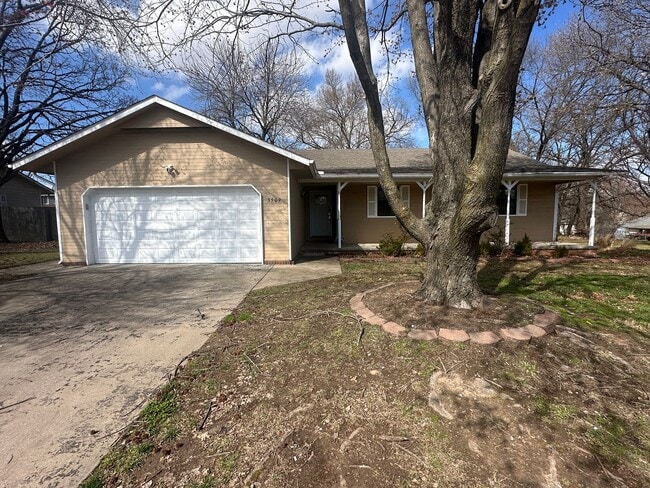 Photo - For lease: 3 Bed, 2 Bath Home in Northeast Joplin, MO - $1650.00/Mo| Indoor Storm Shelter/Fenced ...