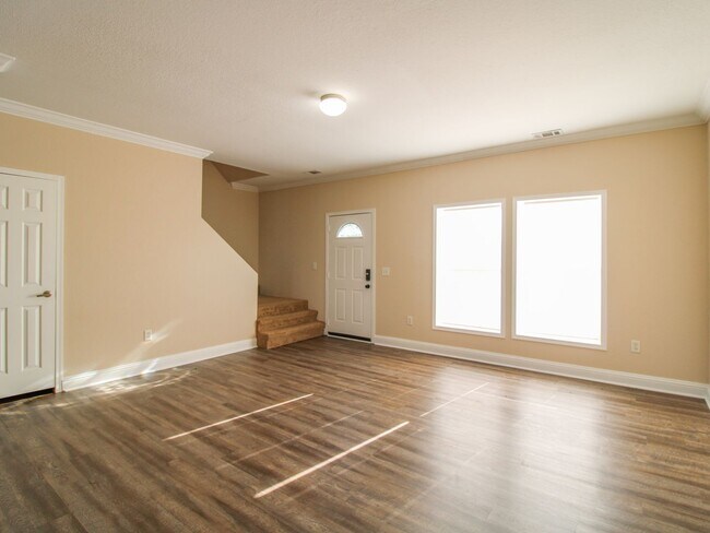 Photo - Stylish 3 Bedroom Townhome with Open Living Area