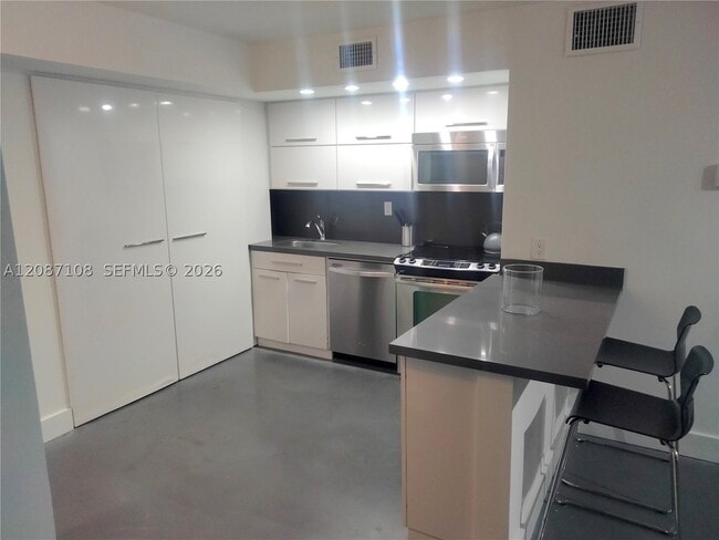1800 Collins Ave Unit 6B