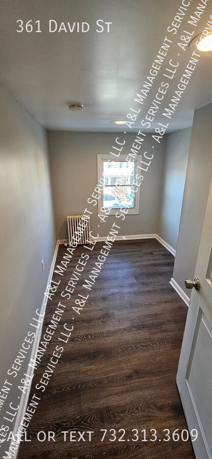 Photo - 361 David St