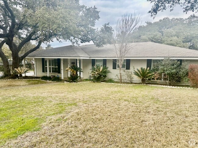Building Photo - July Move-In Special - Fabulous 4/2 single... Rental