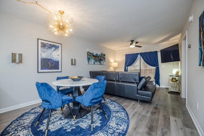 Photo - 502 Windsong Cir