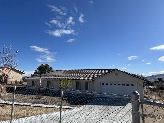 Building Photo - 9251 Jacaranda Ave Rental