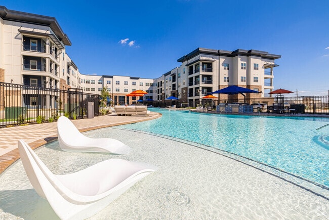 Resort Style Pool - Botanic Luxury Living Rental