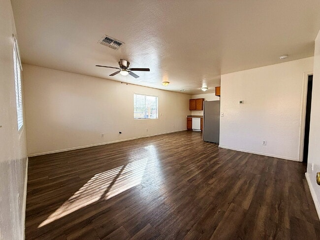 Photo - "Spacious 4-Bedroom Townhouse in Prime Phoenix Location – Quiet and Move-in ready!" Unidad 2