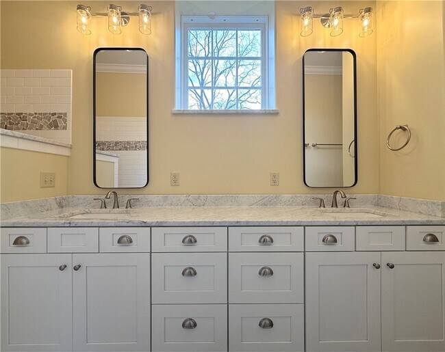 Photo - 1-41C E 8th St