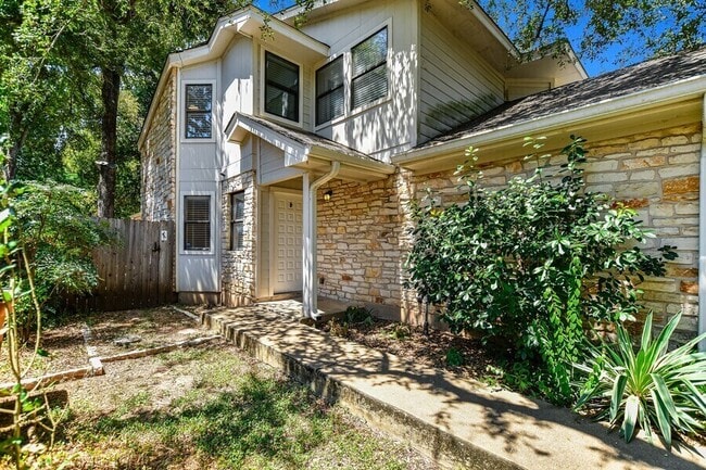 Building Photo - 8103 Tuscarora Trail Unit A