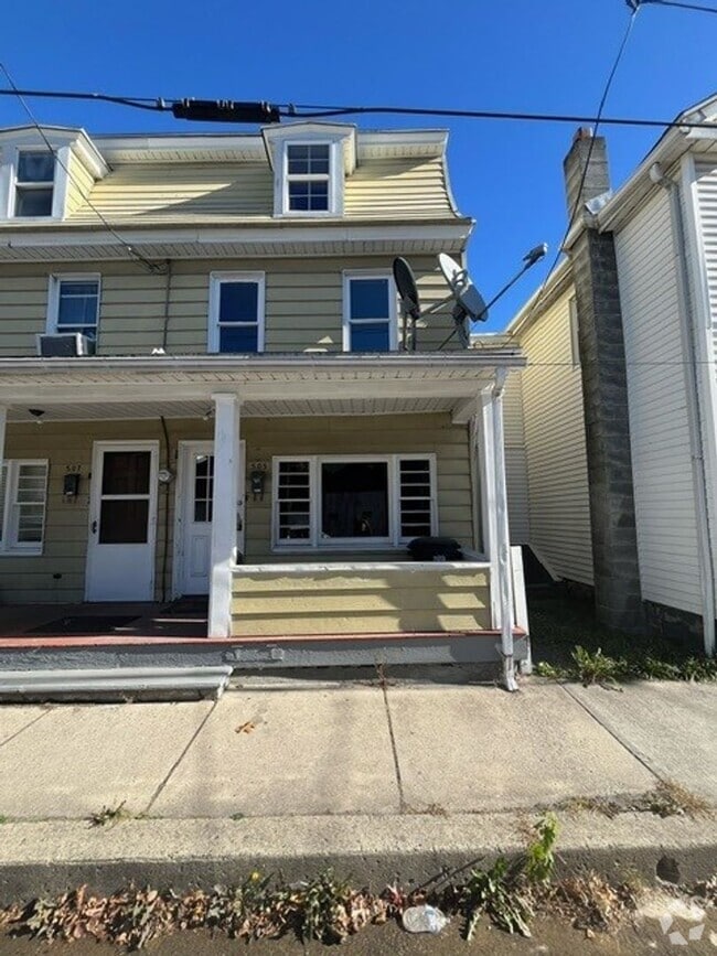 Building Photo - 3 bedroom 1 bathroom Rental