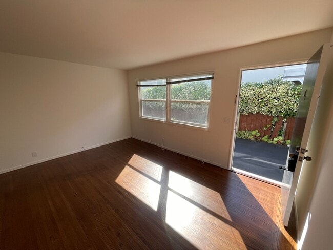 Building Photo - 25 Duane St Unit C