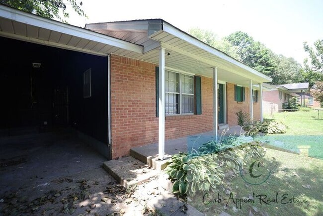 Photo - Move in special $900!! Recently renovated ...