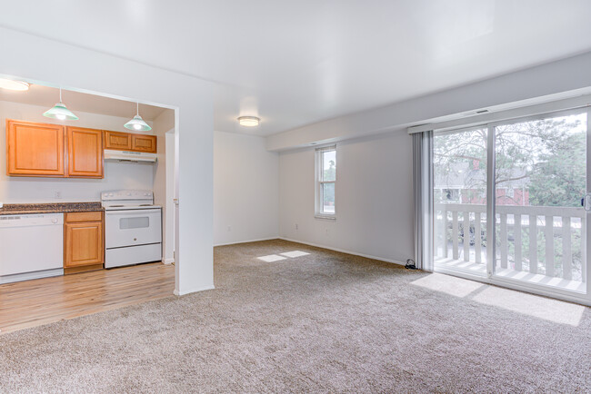 Kitchen and Dining - 32005 W 12 Mile Rd Condo Unit 203