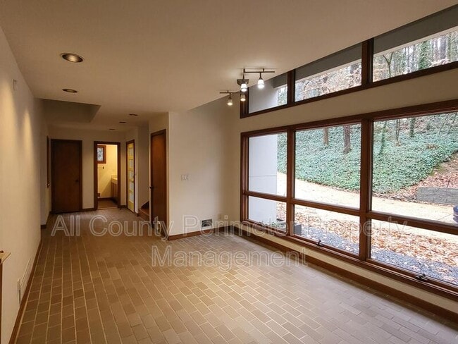 Photo - 2130 Starfire Dr NE