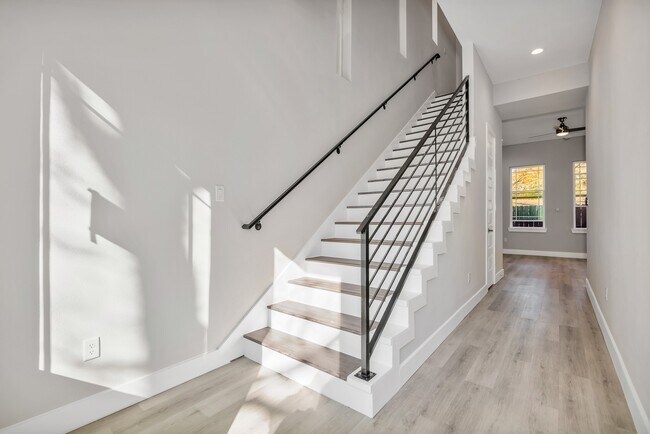 Photo - 4924 Winnetka St