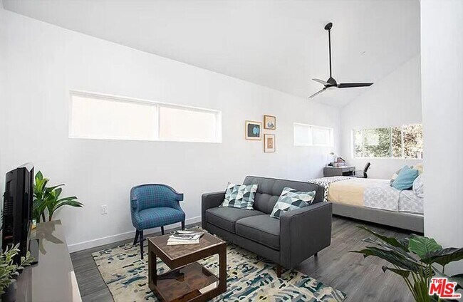 Photo - 6044 La Prada St Unit B