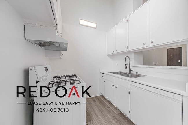 Photo - 8309 Cedros Ave Unidad 308