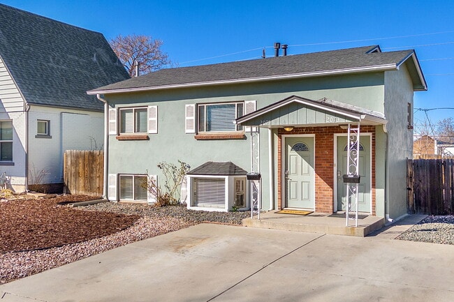 Photo - 2075 S Acoma St Unit 2075