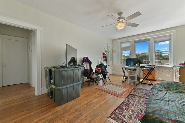 Building Photo - 1746 Commonwealth Ave Unit 12 Rental