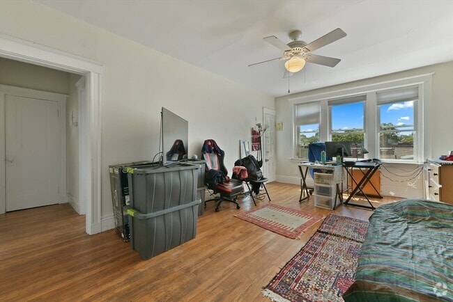 Building Photo - 1746 Commonwealth Ave Unit 12 Rental