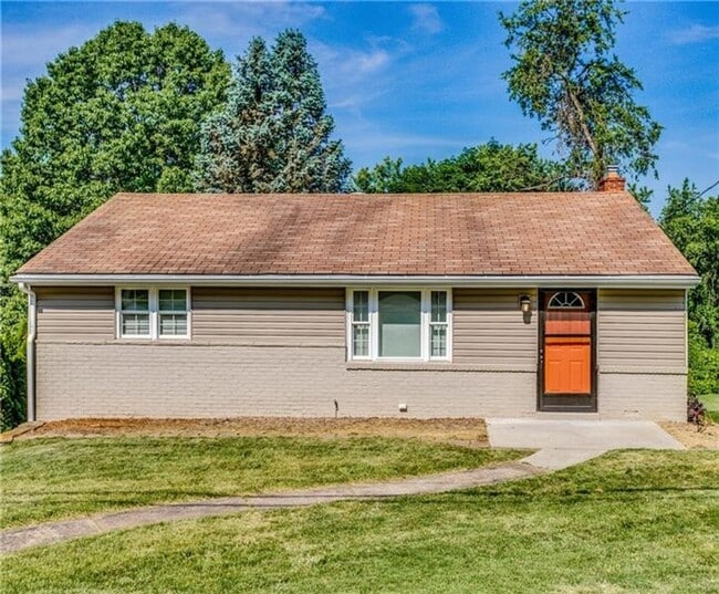 Photo - Beautiful 3 Bed / 1.5 Bath with Garage and Large Yard - Available May!!