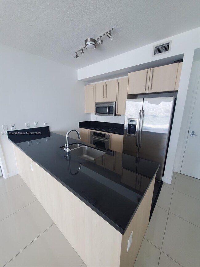 1111 SW 1st Ave Unit LPH216