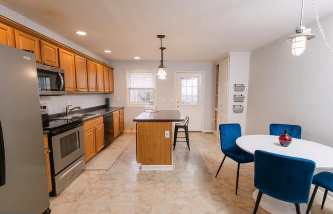 Photo - 3732 Falls Rd