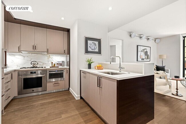 Photo - 261 W 25th St