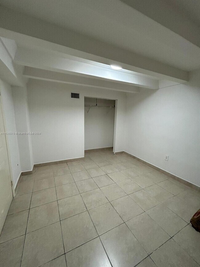 Photo - 1810 NW 34th St Unit 01