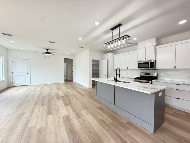 Photo - 2102 Norwich Ave