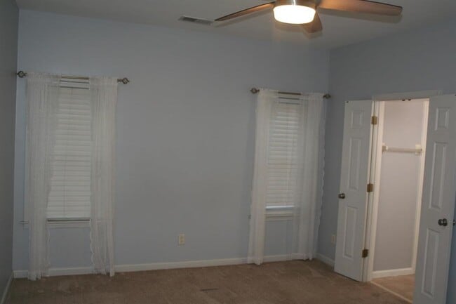 Photo - 1124 Island Pl E