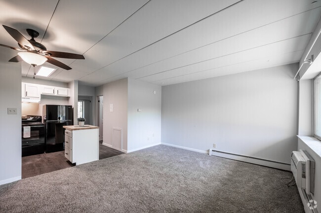 1 BD, 1BA - 450-700sf