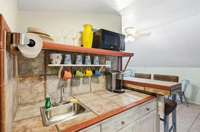 Photo - 305 N 6th St Unit A