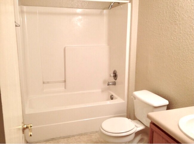 Photo - 7660 Oak Chase