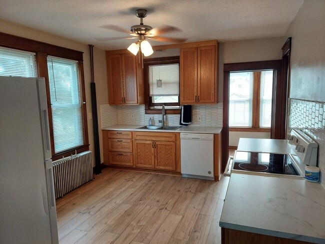 Photo - 393 S Main St