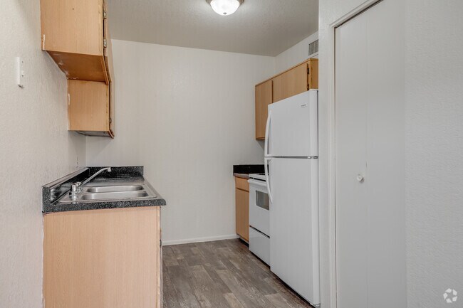 2BR, 2BA - 675SF