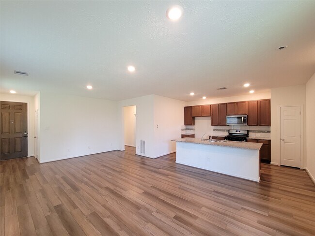 Photo - 20888 Sheffield Pk Dr