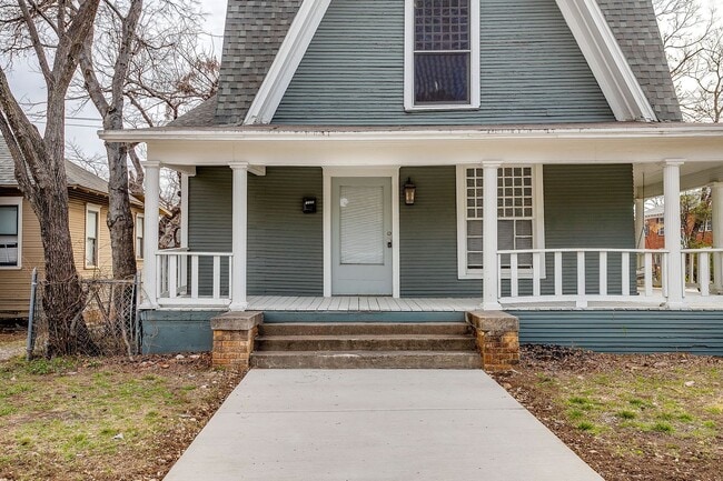 Photo - Large Newly Remodeled Home in Historic Fairmont- 4 Bedroom, 2 Bath- 76104