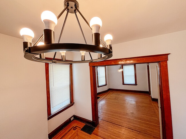 Photo - 3550 Woodburn Ave