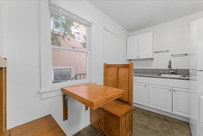 Photo - 378 1/2 Columbia Ave Unidad 324