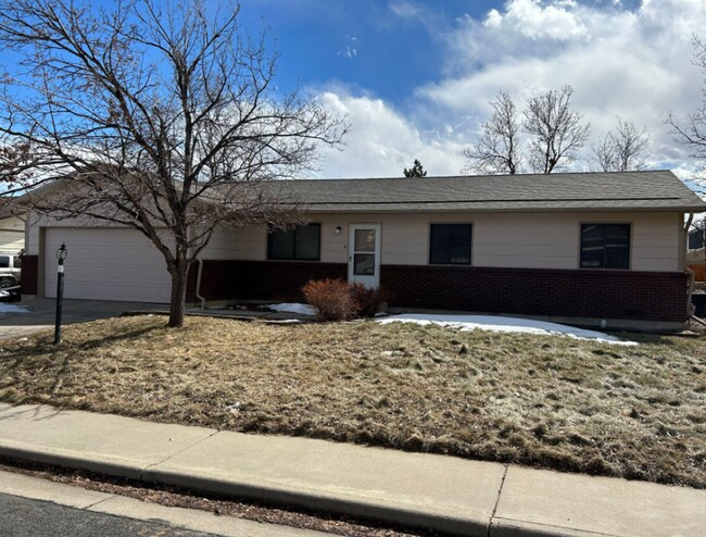 3 Bedroom, 2 bath house with Oversized Garage - 3 Bedroom, 2 bath house with Oversized Garage