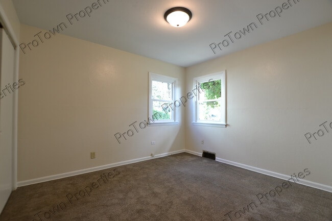 Photo - 203 Algonquin St