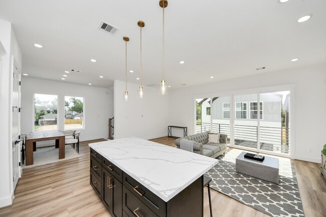 Photo - 2424 Harrington St